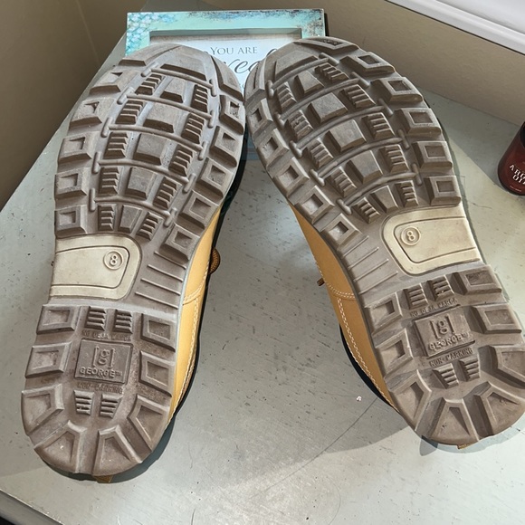 Men’s Size 8 Tan Shoes - Picture 4 of 4